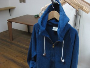 nu-fy2009AWパーカー
